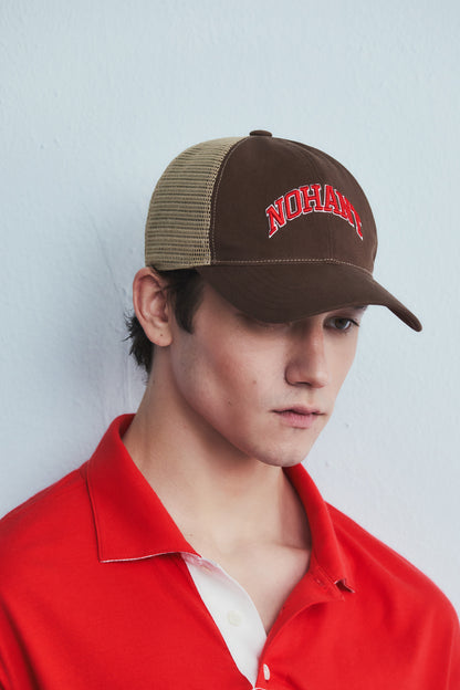 ARCH LOGO TRUCKER CAP BROWN
