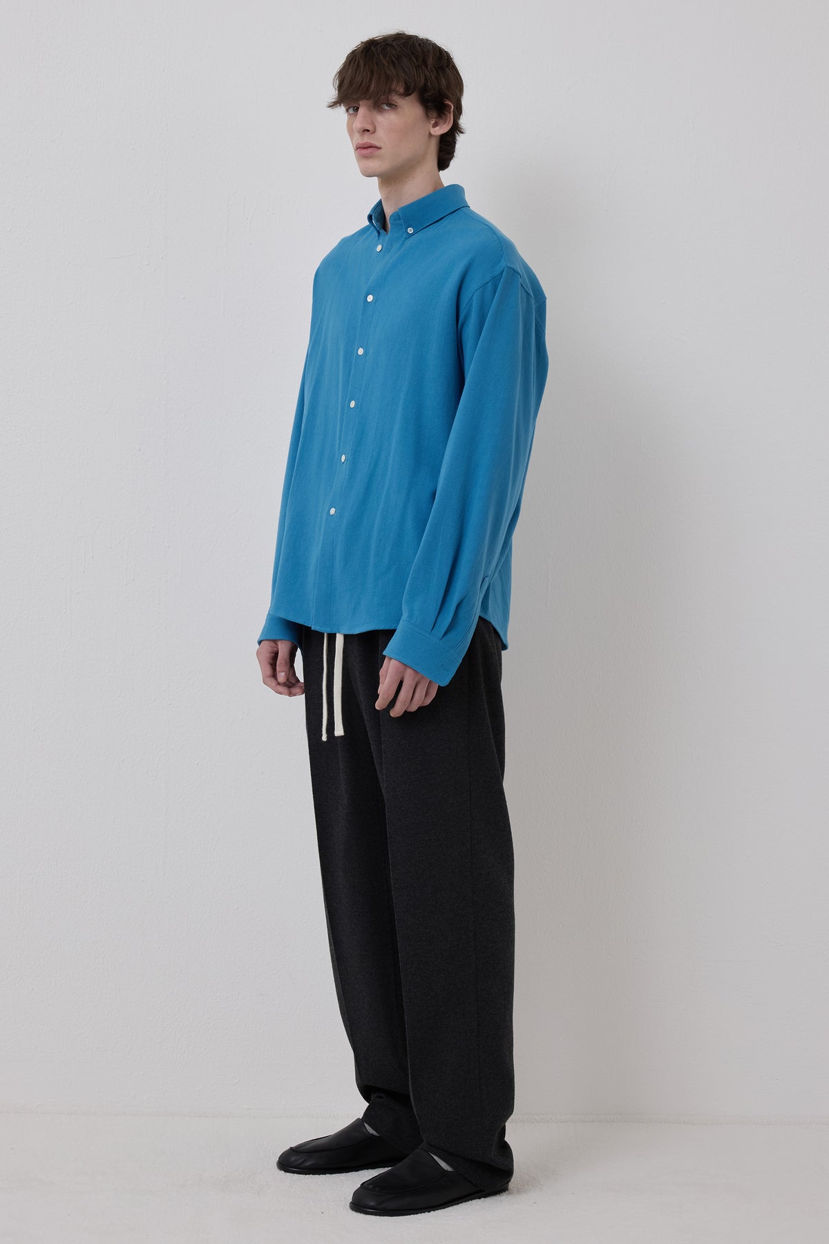 WORN-IN BUTTON DOWN SHIRT BLUE