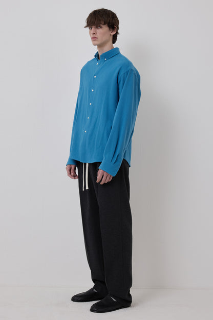 WORN-IN BUTTON DOWN SHIRT BLUE