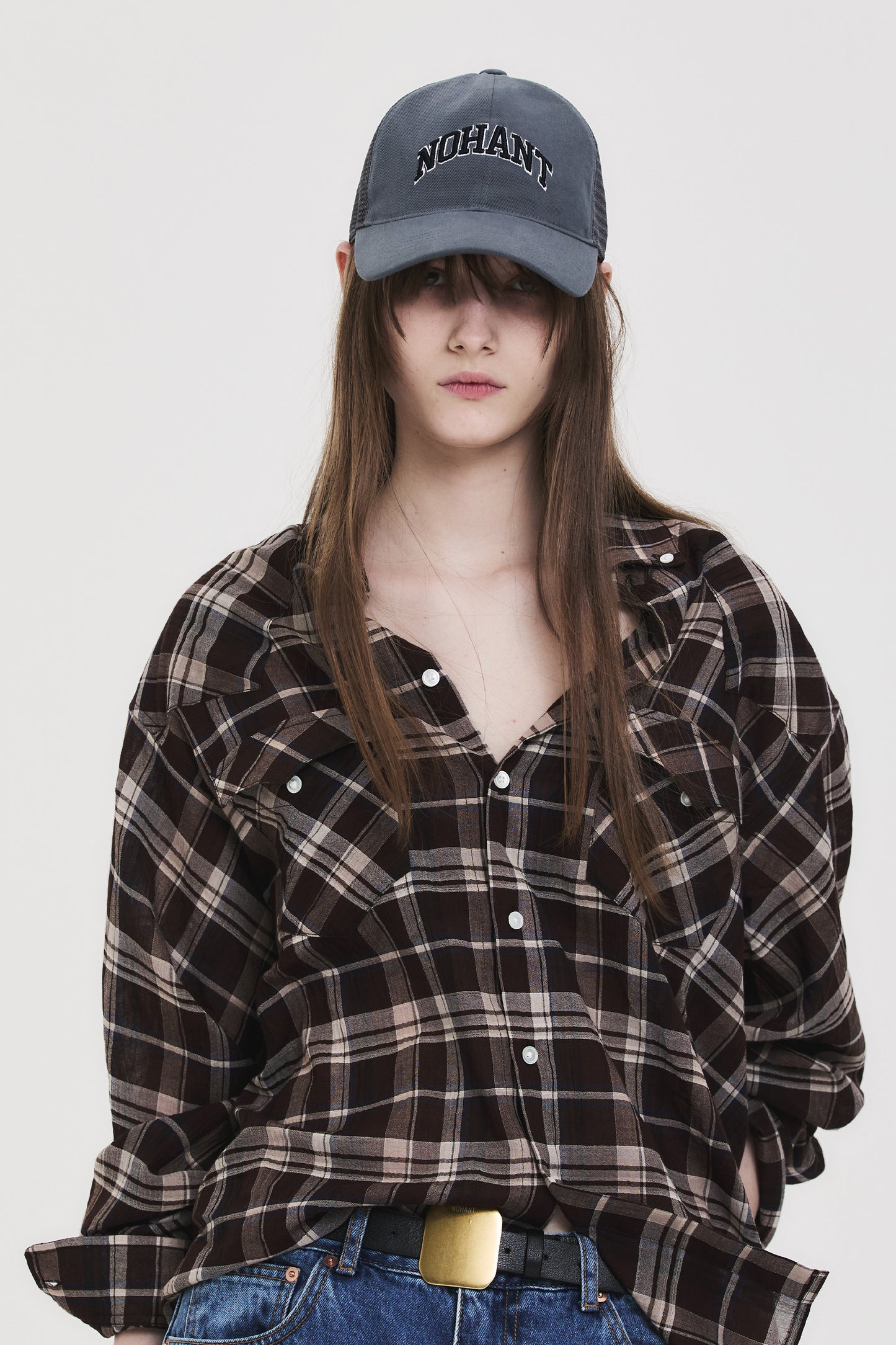 ARCH LOGO TRUCKER CAP GRAY