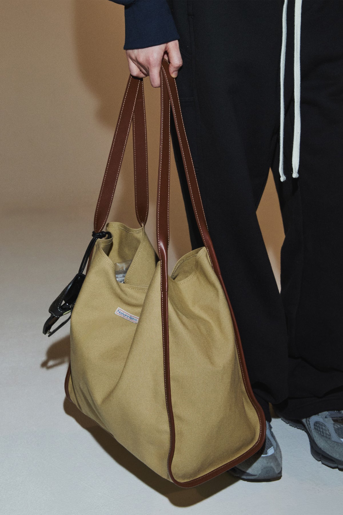 PIPING CARRYALL CAMPUS BAG BEIGE