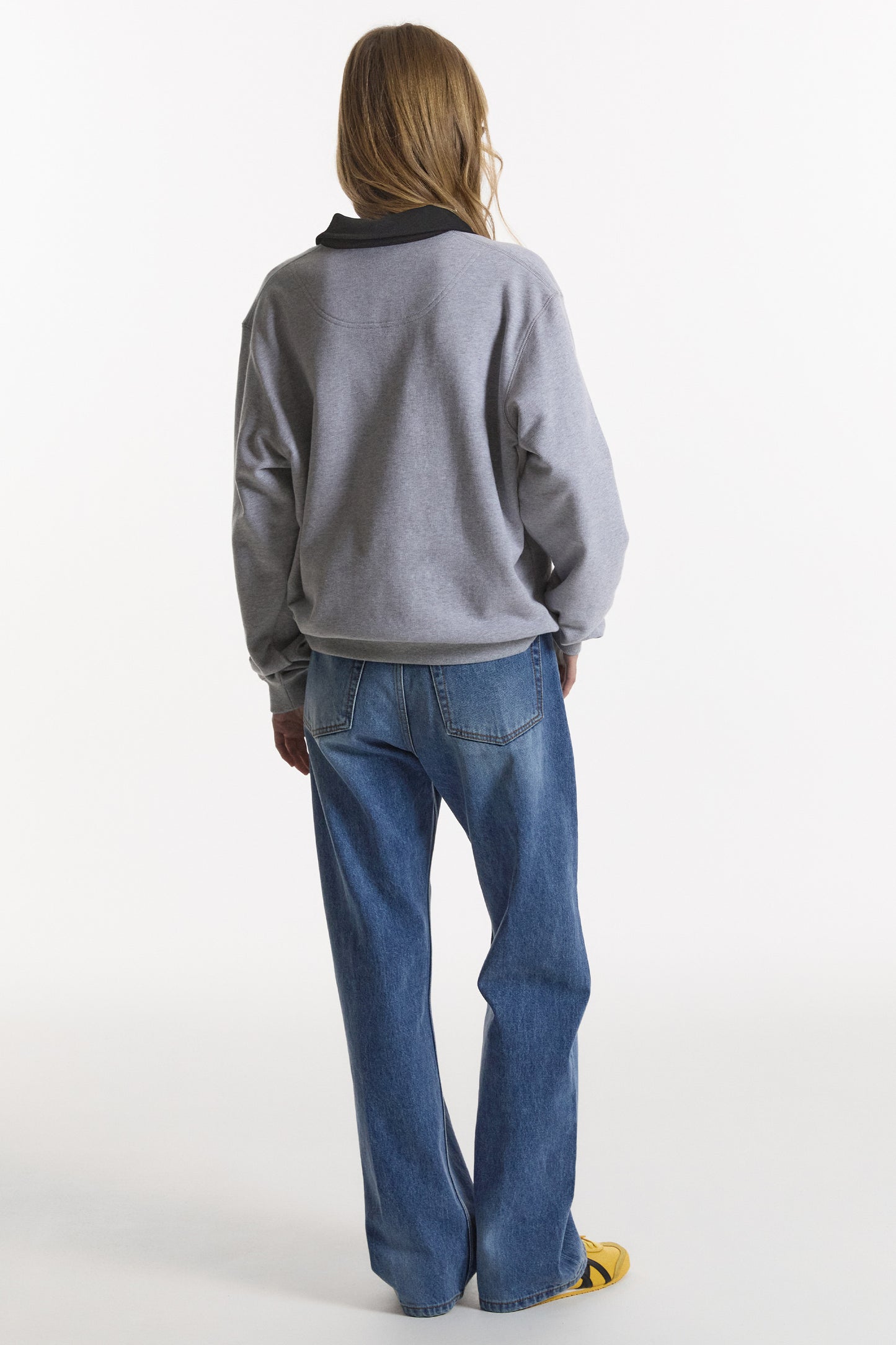 CLASSIC V-NECK SWEATSHIRT GRAY