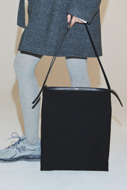 PORTFOLIO CANVAS BAG BLACK