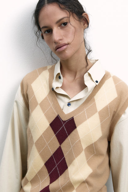 CASHMERE BLENDED ARGYLE VEST BEIGE
