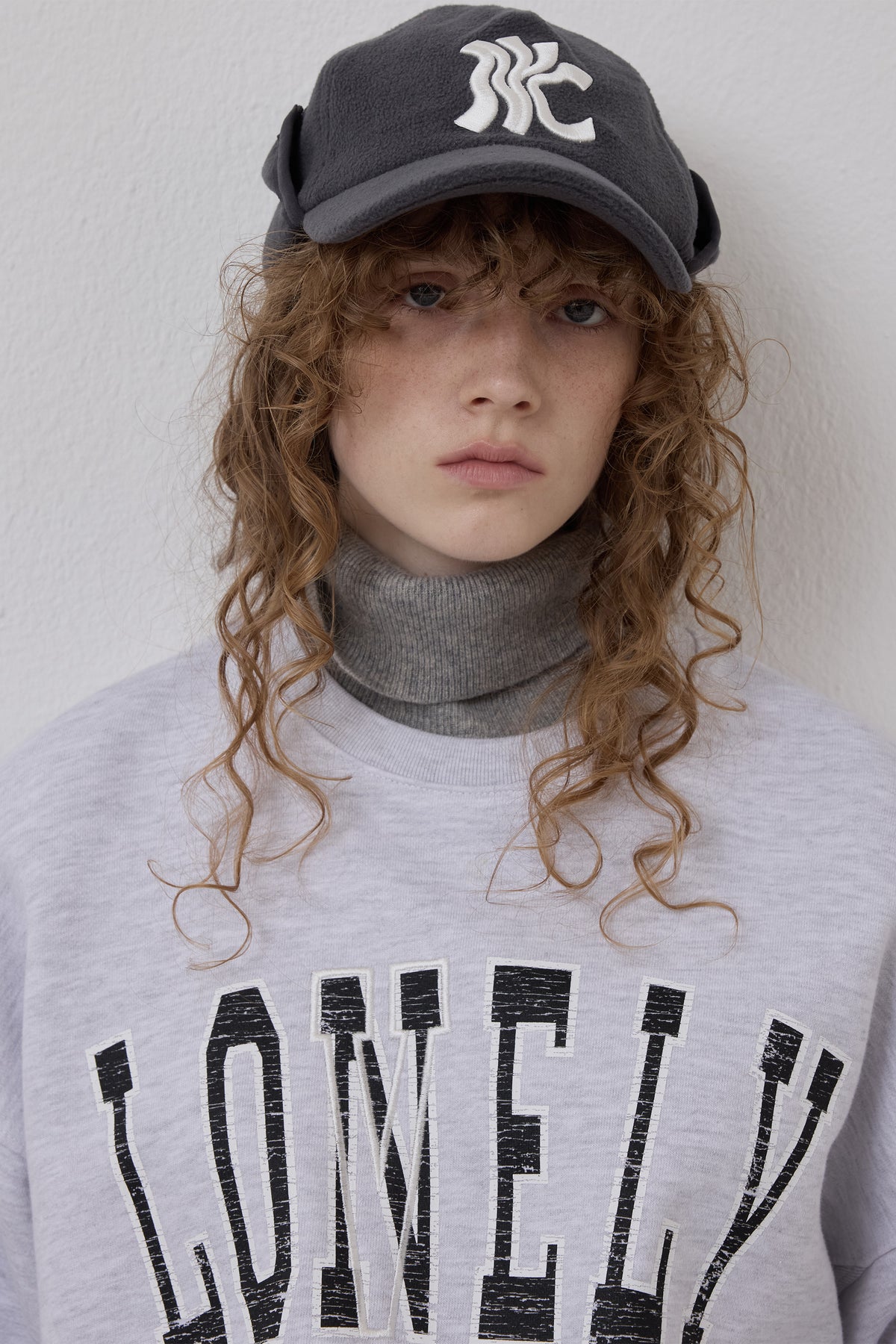 LONELY/LOVELY CRACK SWEATSHIRT ASH GRAY
