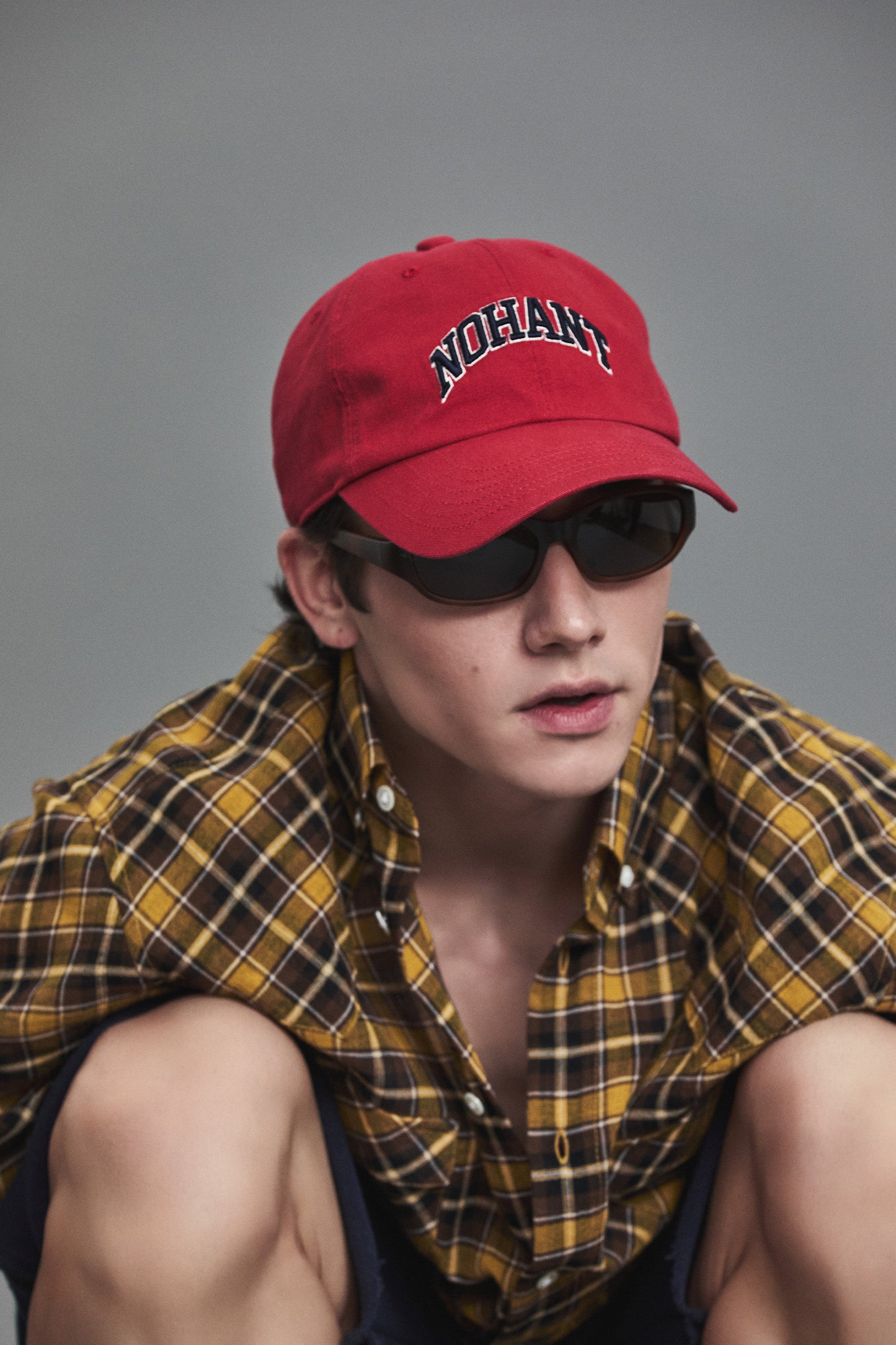 CONTRAST ARCH LOGO BALL CAP RED