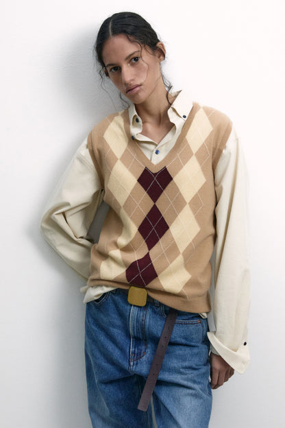 CASHMERE BLENDED ARGYLE VEST BEIGE