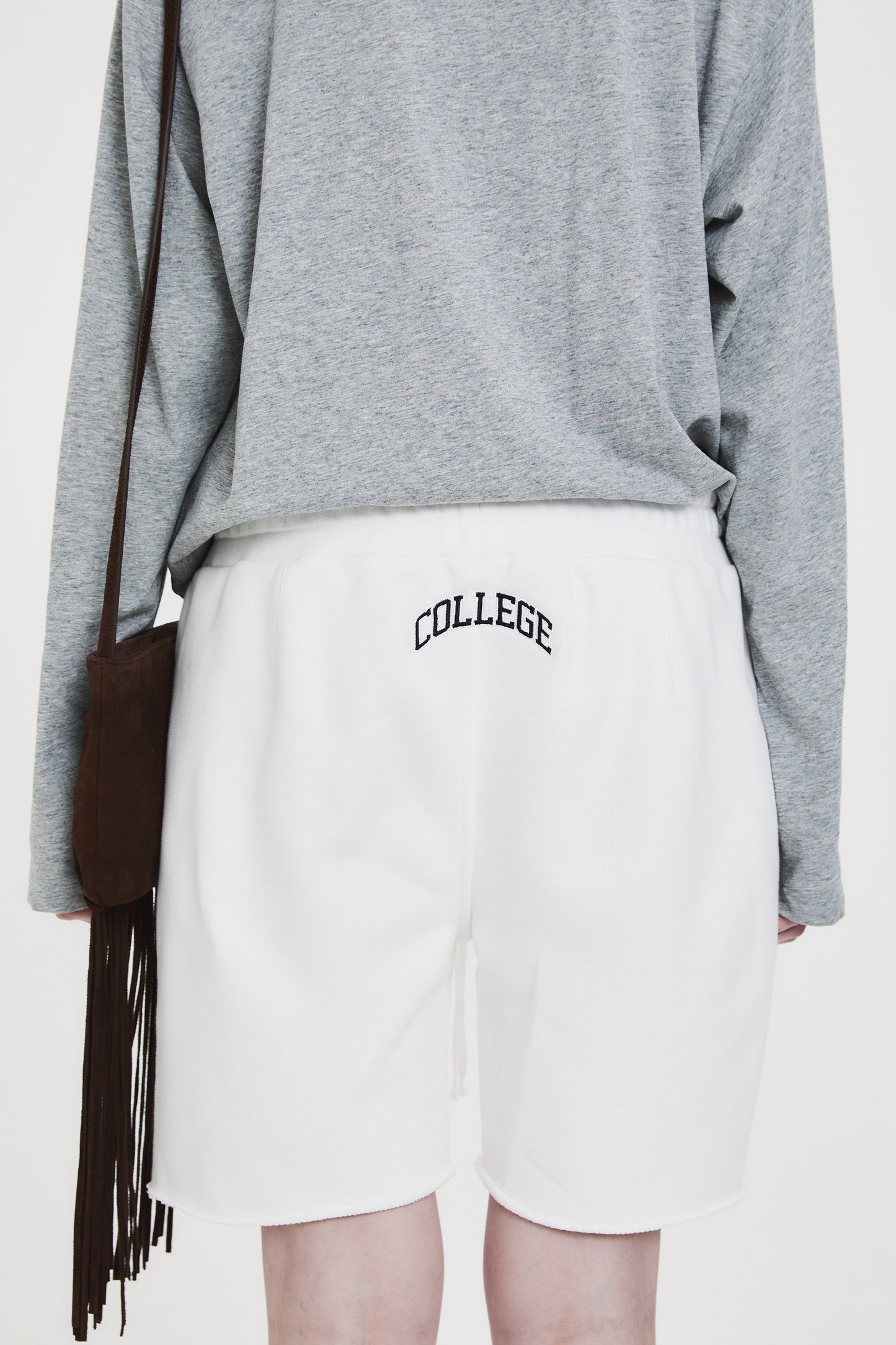 COLLEGE LOGO SWEAT SHORTS WHITE