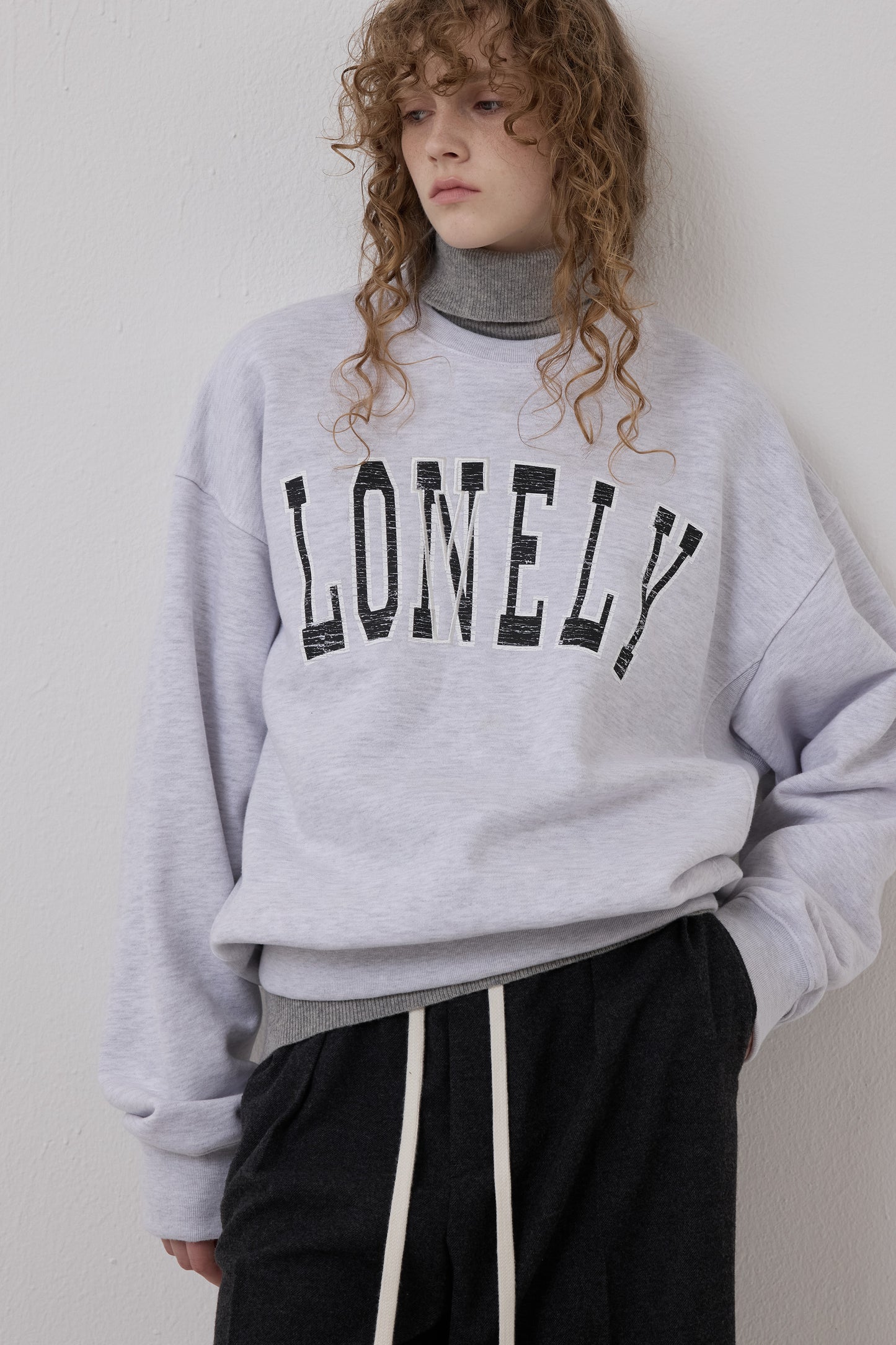 LONELY/LOVELY CRACK SWEATSHIRT ASH GRAY