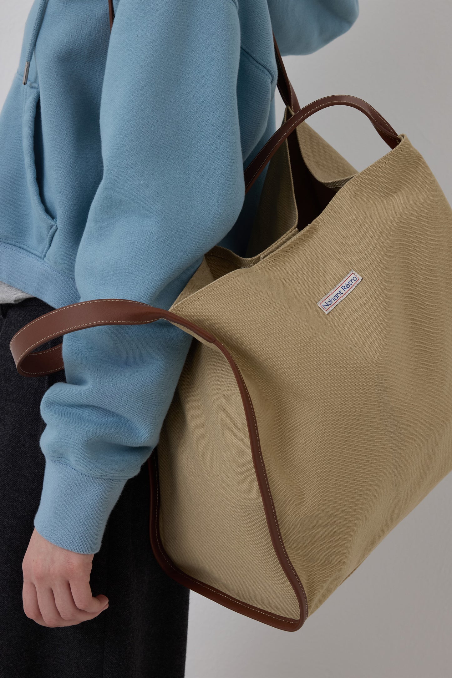 PIPING CARRYALL CAMPUS BAG BEIGE