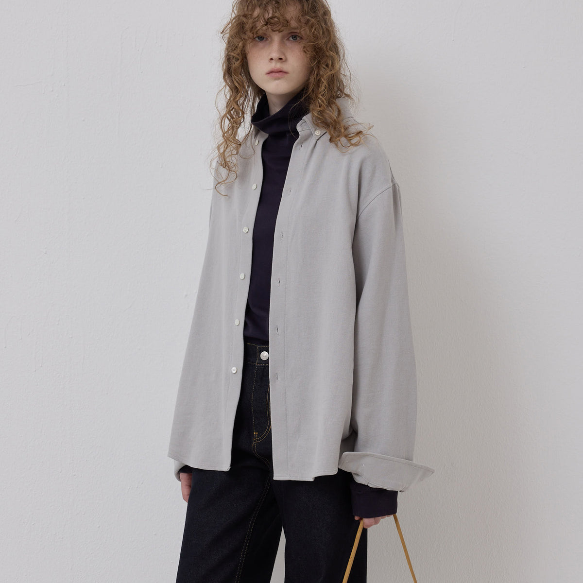 WORN-IN BUTTON DOWN SHIRT GRAY